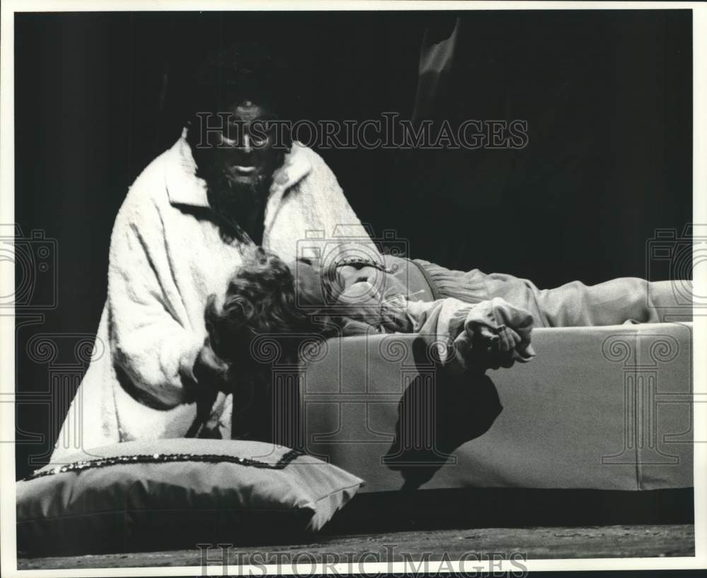 1975 Press Photo Final scene from &quot;Otello&quot; - Houston Grand Opera - Historic Images