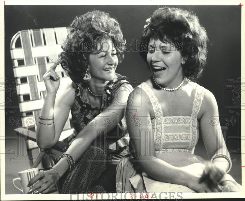 1984 Press Photo Sisters in Jack Heifner&#39;s &quot;Patio&quot; by Alley Theater in Houston - Historic Images