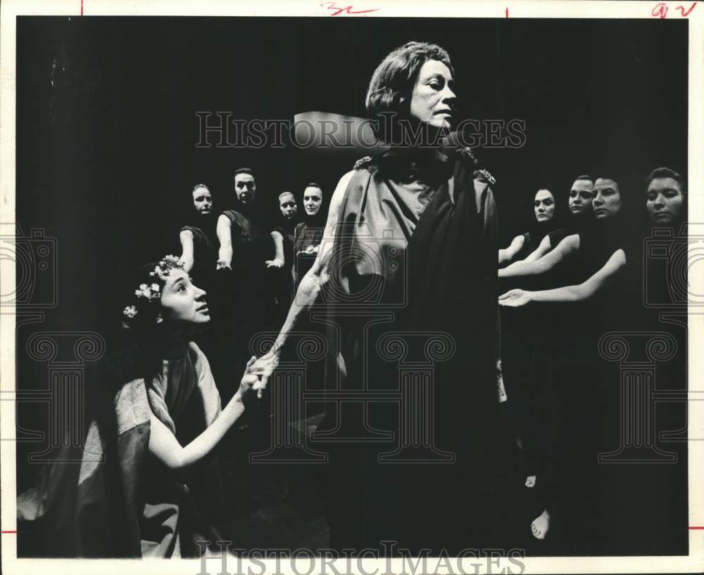 1965 Press Photo Trojan women in Alley's production of "Euripides" - Houston - Historic Images