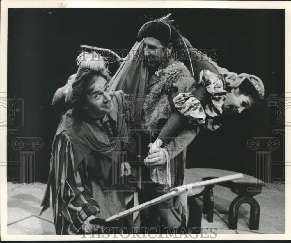 1963 Press Photo &quot;Taming of the Shrew&quot; by Alley Theater in Houston - Historic Images