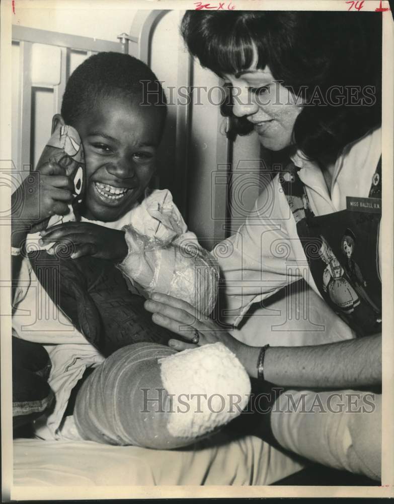 1967 Press Photo Jerald Rideout with nurse - he lost leg in railroad accident - Historic Images