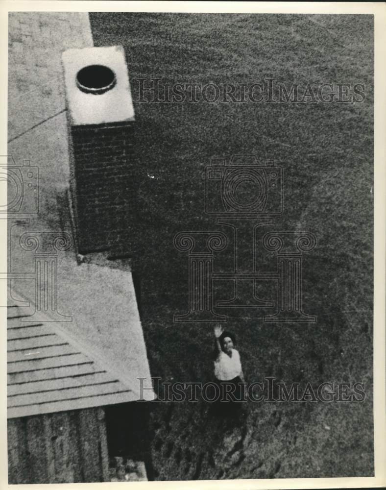 1961 Press Photo Woman Outside Home Waves to Helicopter after Hurricane Carla - Historic Images