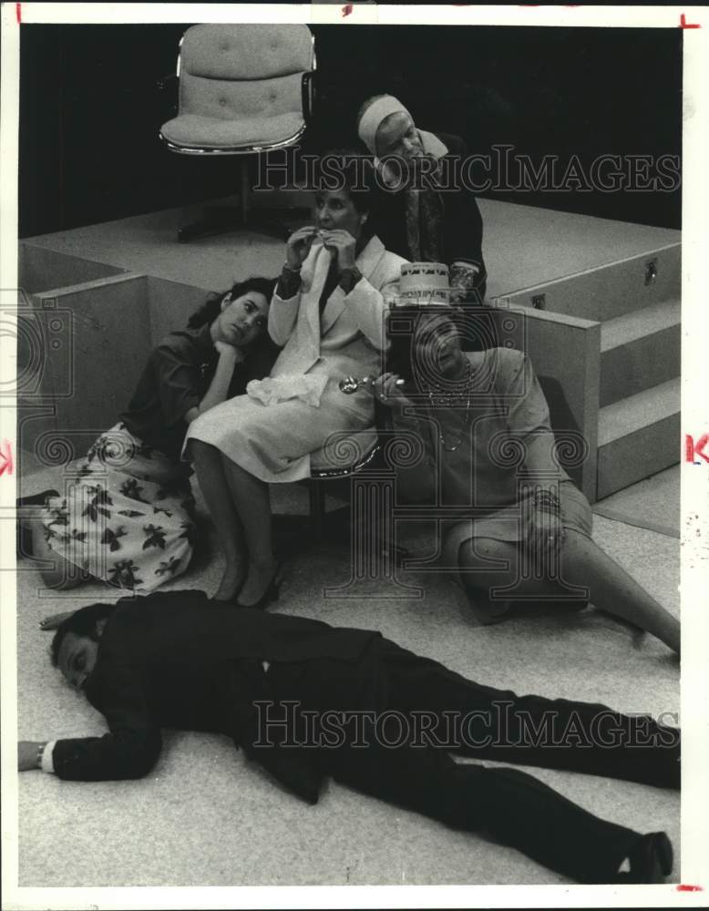 1986 Press Photo Scene from Fighting International Fat at Stages, Houston, TX - Historic Images