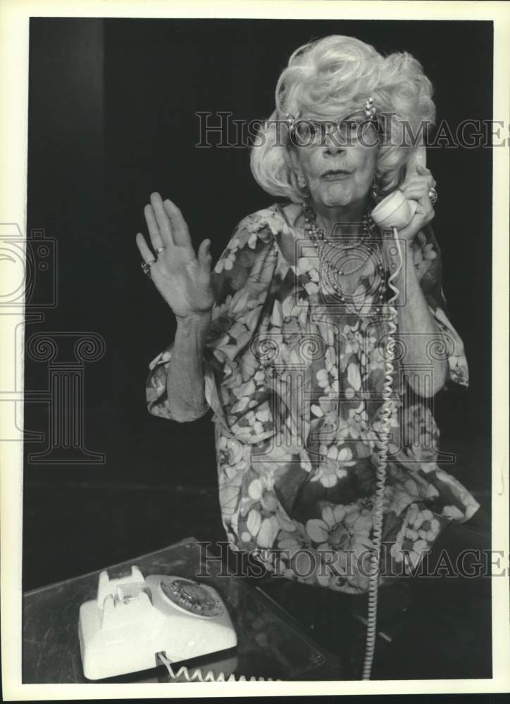 1988 Press Photo Actress Peg Smith in &#39;Talking With&#39; at Stages in Houston - Historic Images