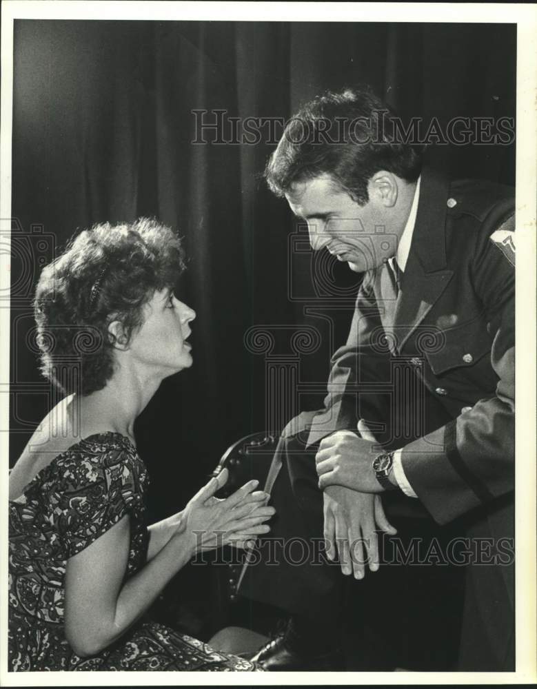 1988 Press Photo Claire Hart and Joel Vazquez in Scene at Stages in Houston - Historic Images