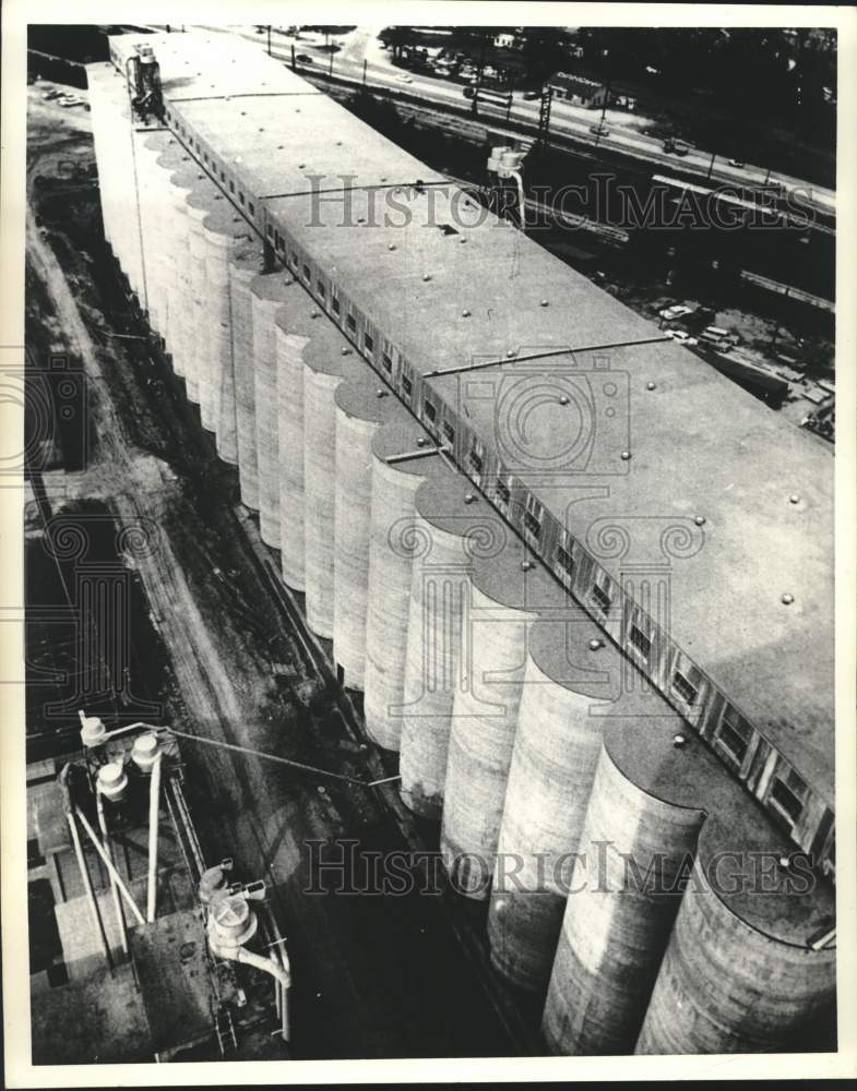 1975 Press Photo Storage addition to public grain elevator at Port of Houston - Historic Images