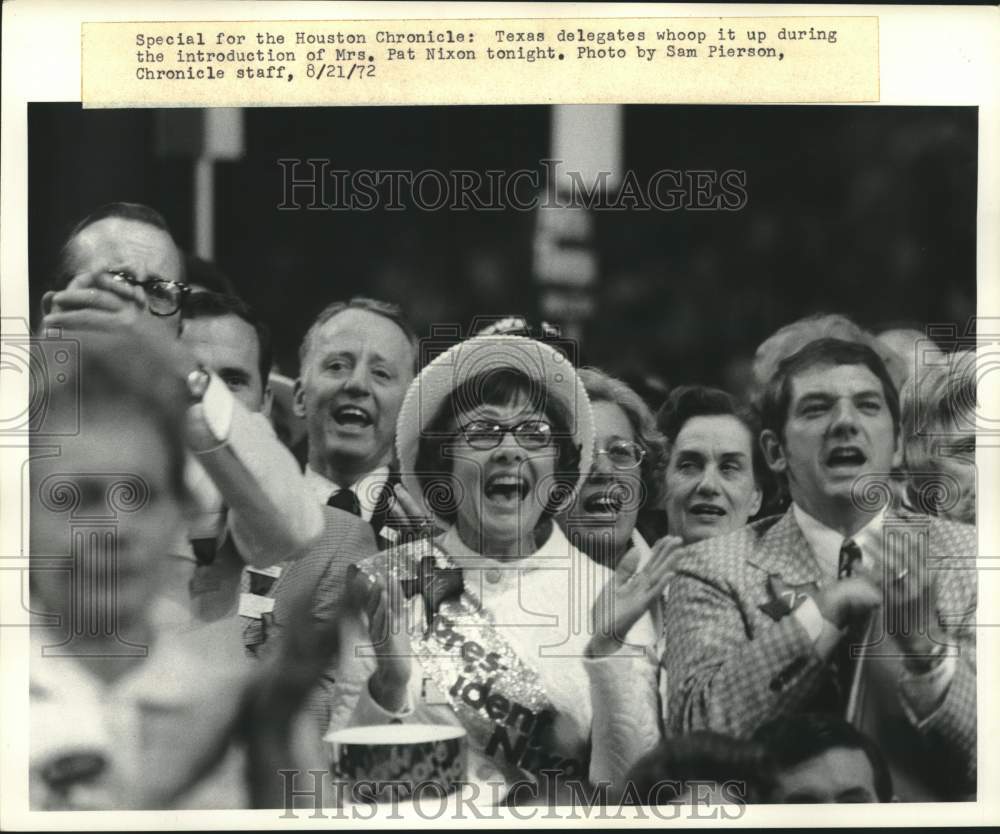 1972 Press Photo Texas Republican delegates cheer at GOP Convention in Miami - Historic Images