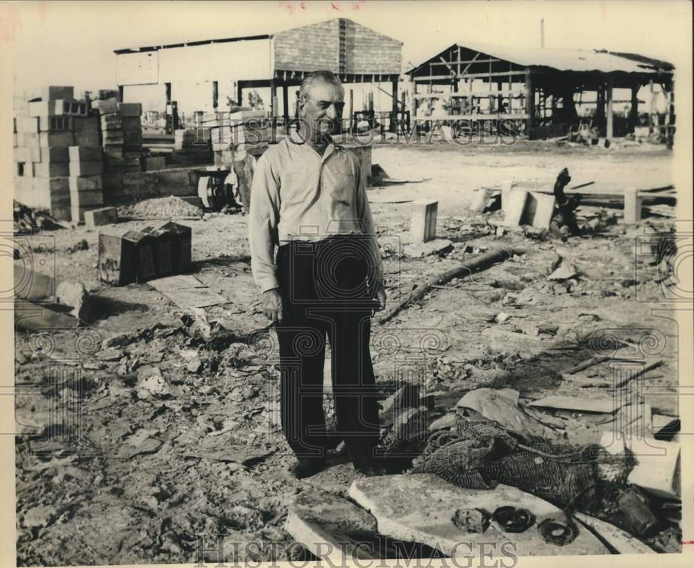 1961 Press Photo Man looks at Hurricane Carla Damage - Historic Images