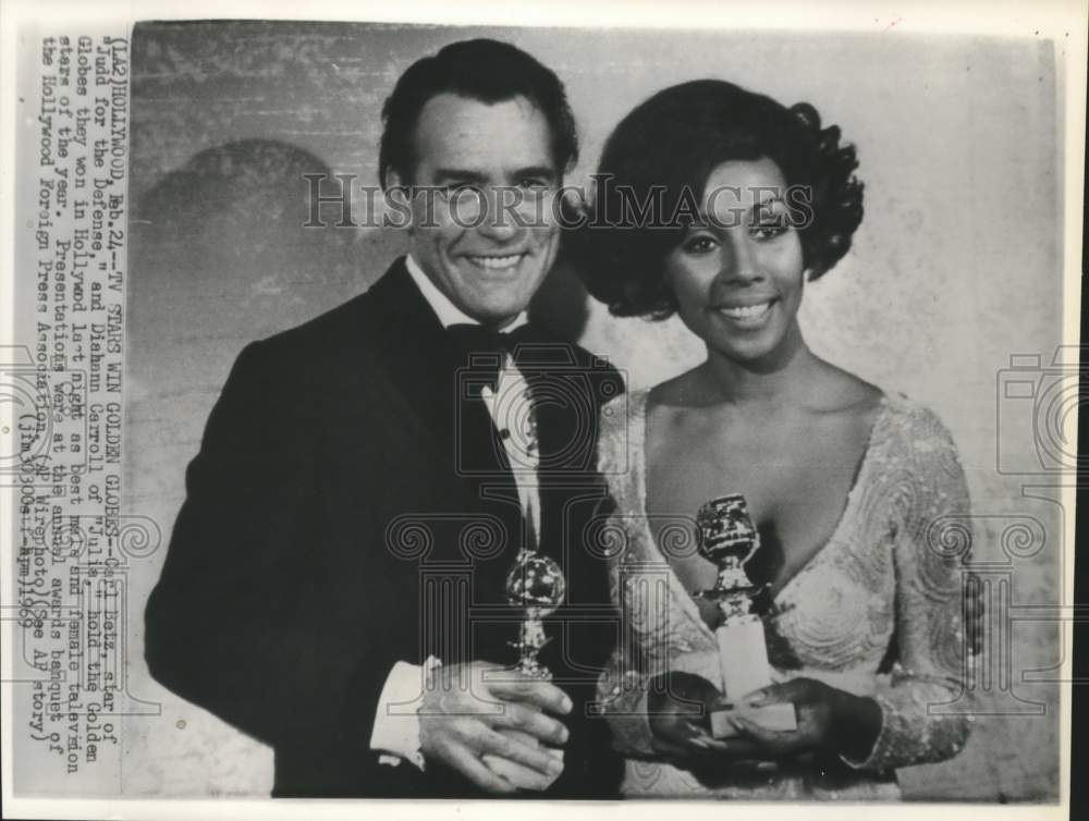1969 Press Photo  Carl Betz, Diahann Carroll Hold Their Golden Globe Awards - Historic Images