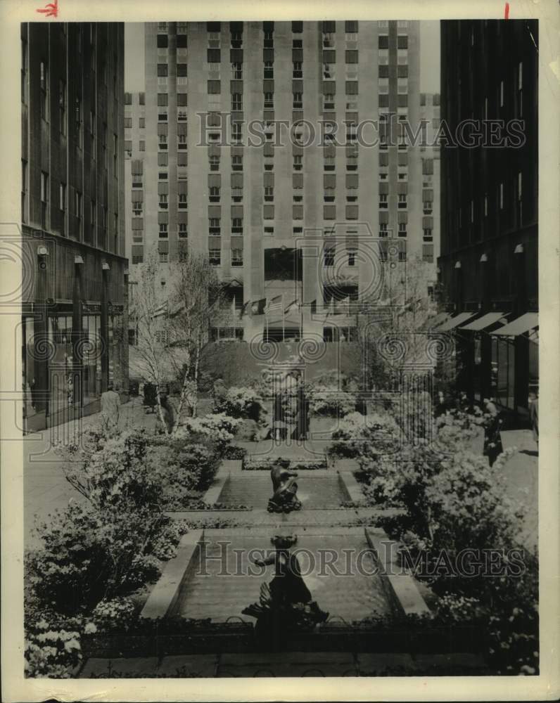 1969 Press Photo Channel Gardens of Rockefeller Center - New York City - Historic Images