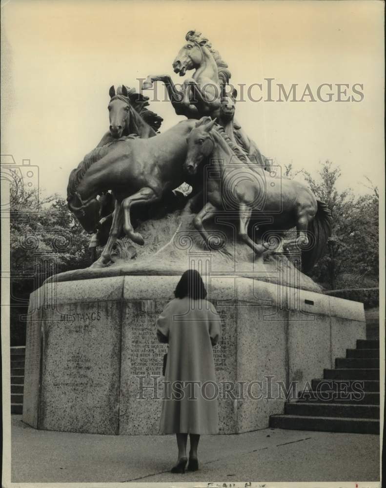 1961 Press Photo Bronze Mustang Herd Sculpture at University of Texas - Historic Images