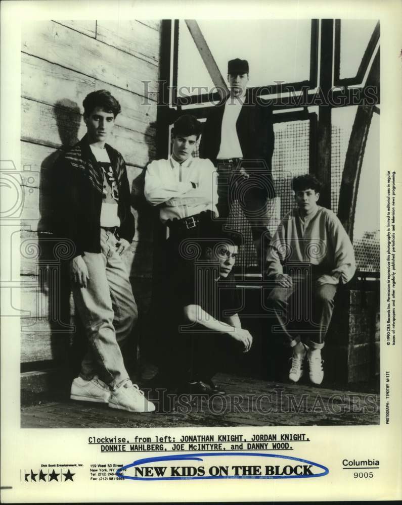 1990 Press Photo Members of the music group "New Kids on the Block" - Historic Images