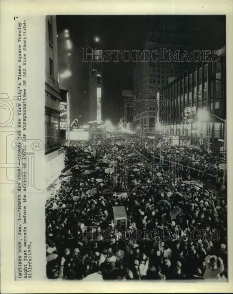 1975 Crowds Jam New York&#39;s Times Square for New Year&#39;s Celebration - Historic Images