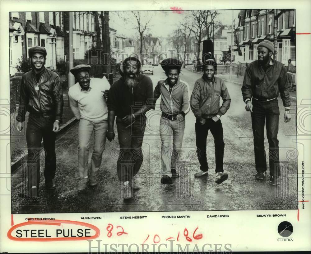 1984 Press Photo 1984 Steel Pulse - Band members walk in street in Birmingham - Historic Images