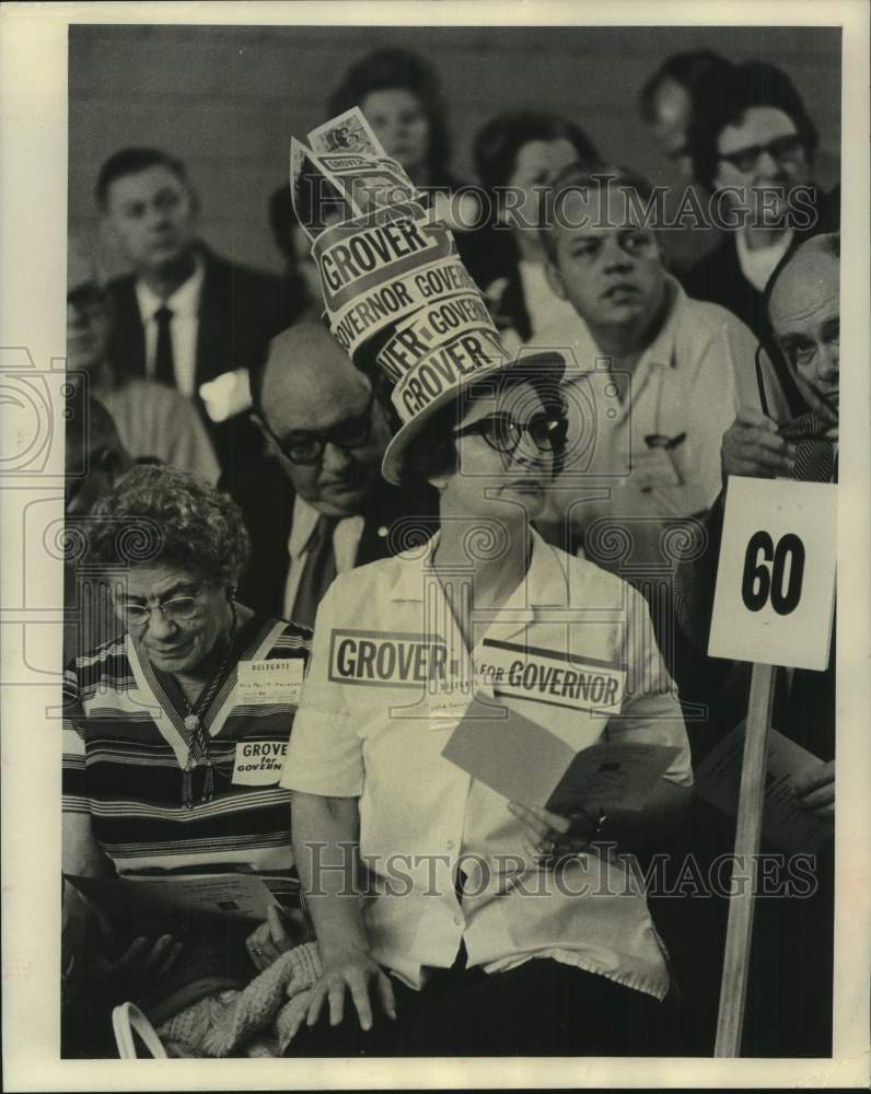 1972 Press Photo Delegate Mrs. Lane Conway covered in Grover signs in Texas - Historic Images