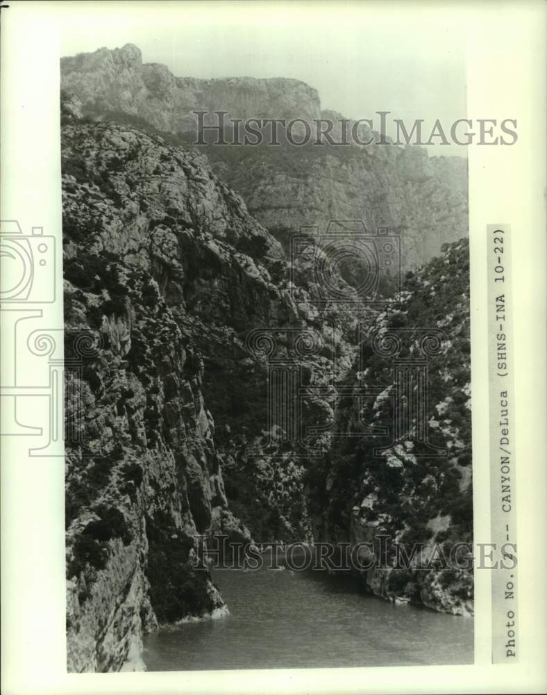 1984 Press Photo Verdon River canyon, France - Historic Images