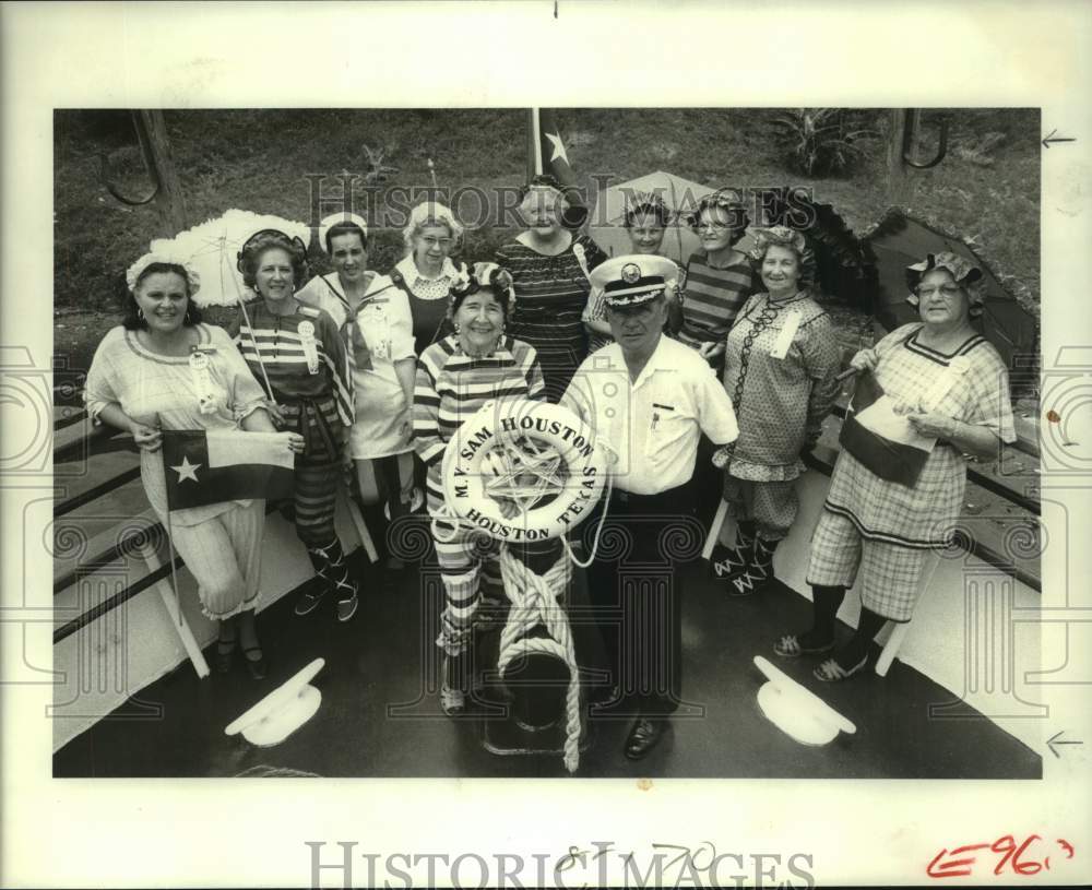 1982 Press Photo Daughters of the Republic, Texas Star in vintage swimsuits - Historic Images