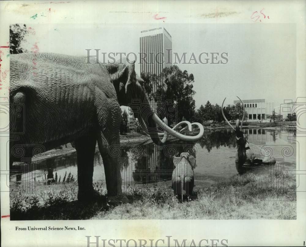 1970 Press Photo Cement replica mammoths in Hancock Park, Los Angeles, CA - Historic Images