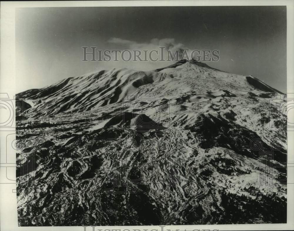 1966 Press Photo Mt. Etna erupting in Sicily, Italy - Historic Images