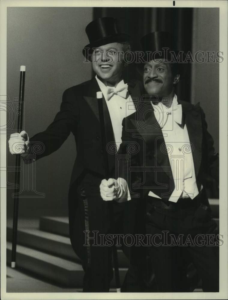 1978 Press Photo Sammy Davis Jr. and Steve Lawrence perform Irving Berlin song - Historic Images