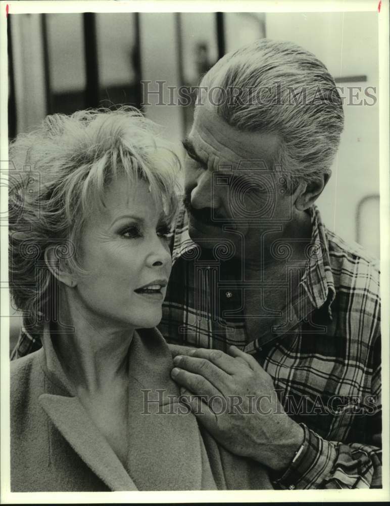1993 Press Photo Actress Barbara Eden and James Brolin in &quot;Visions of Murder&quot; - Historic Images