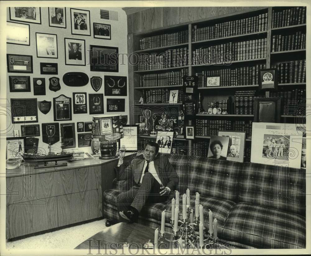 1971 Press Photo Actor Glenn Ford Among His Trophies in Home Den - Historic Images