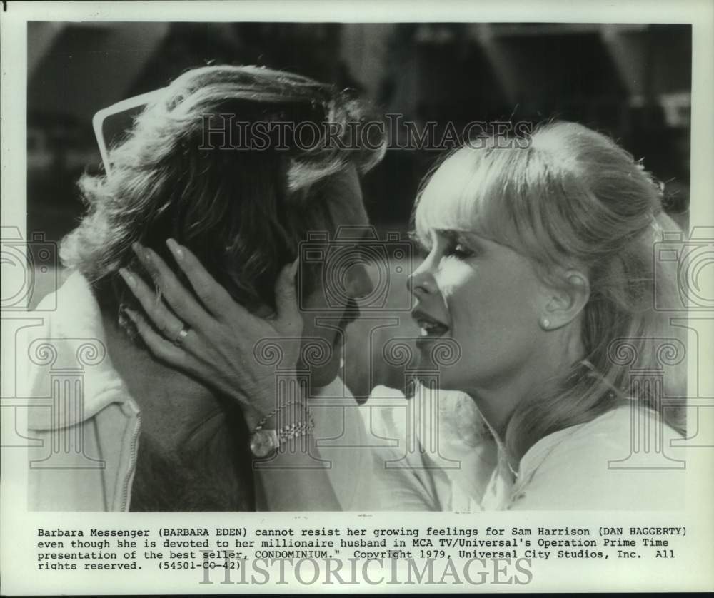 1979 Press Photo Actress Barbara Eden and Dan Haggerty in &quot;Condominium&quot; - Historic Images