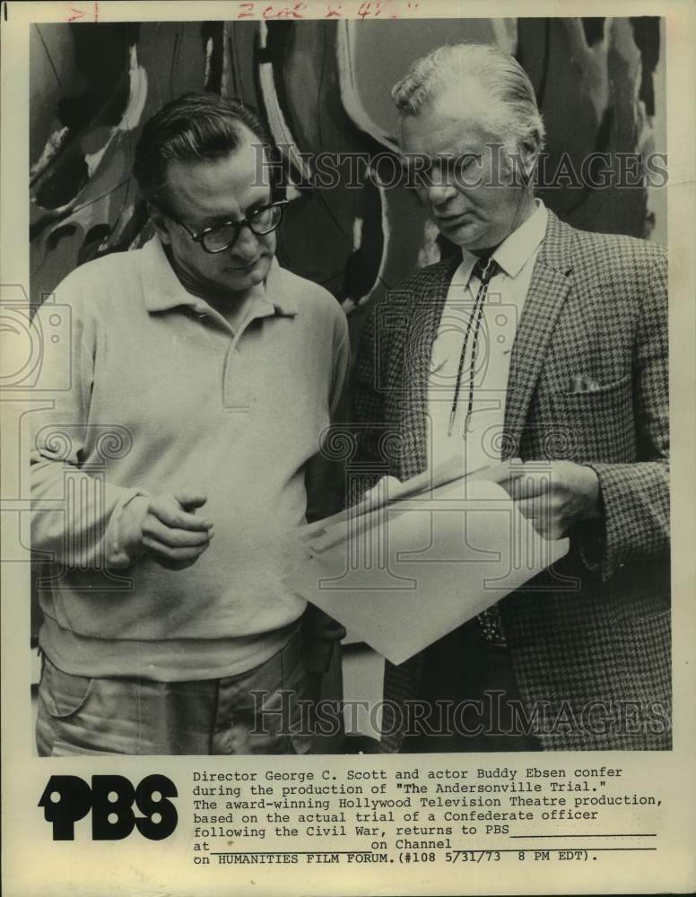 1973 Press Photo George C. Scott & Buddy Ebsen backstage - "Andersonville Trial" - Historic Images