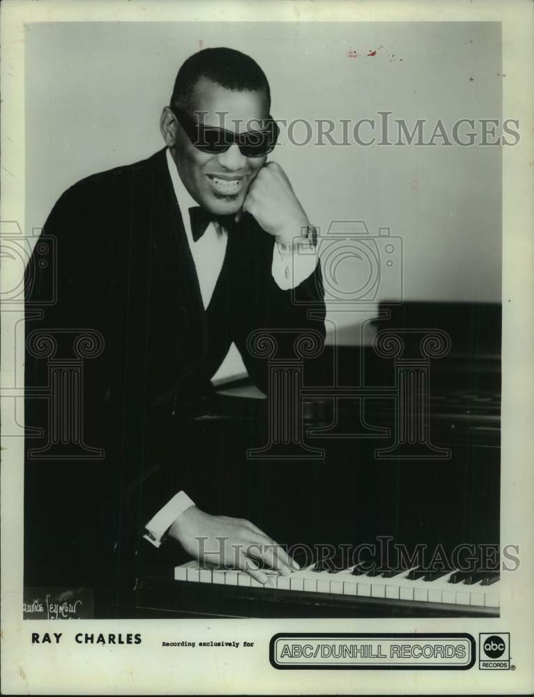 1972 Press Photo Ray Charles at piano - Musician - Historic Images