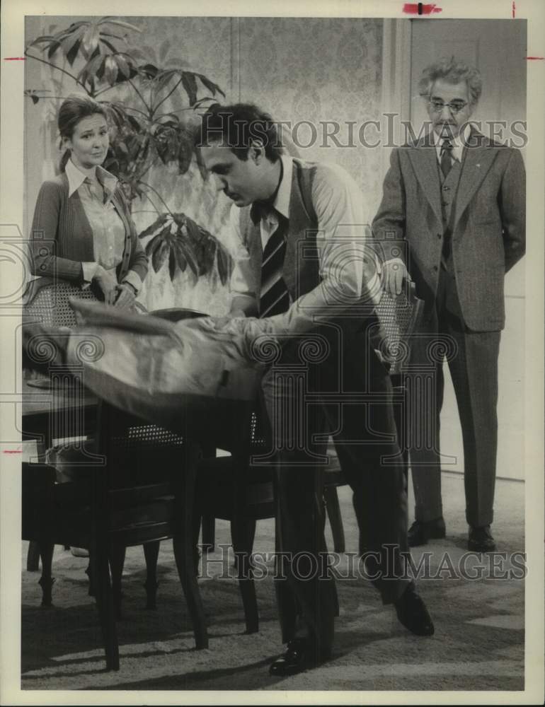 1976 Press Photo David Spielberg, Shelley Fabares, Danny Thomas - &quot;The Practice&quot; - Historic Images