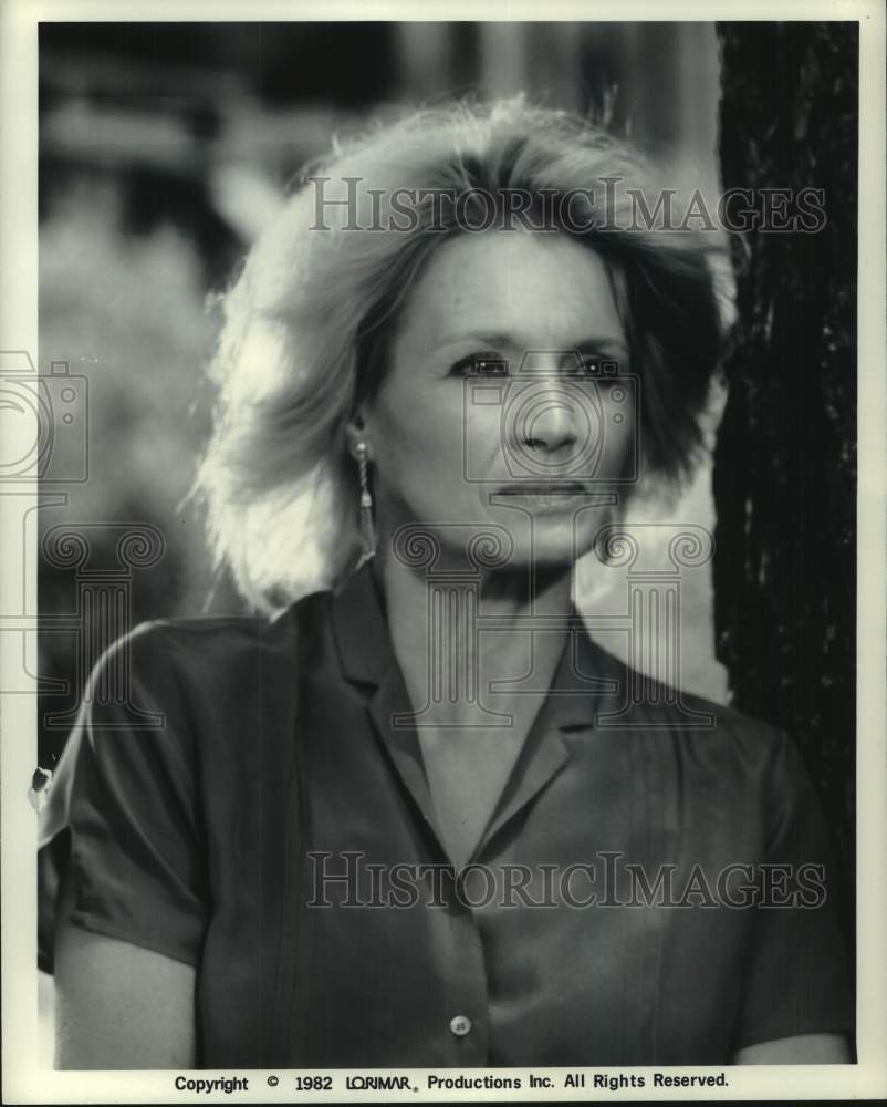 1982 Press Photo Angie Dickinson in scene from "One Shoe Makes It Murder" - Historic Images