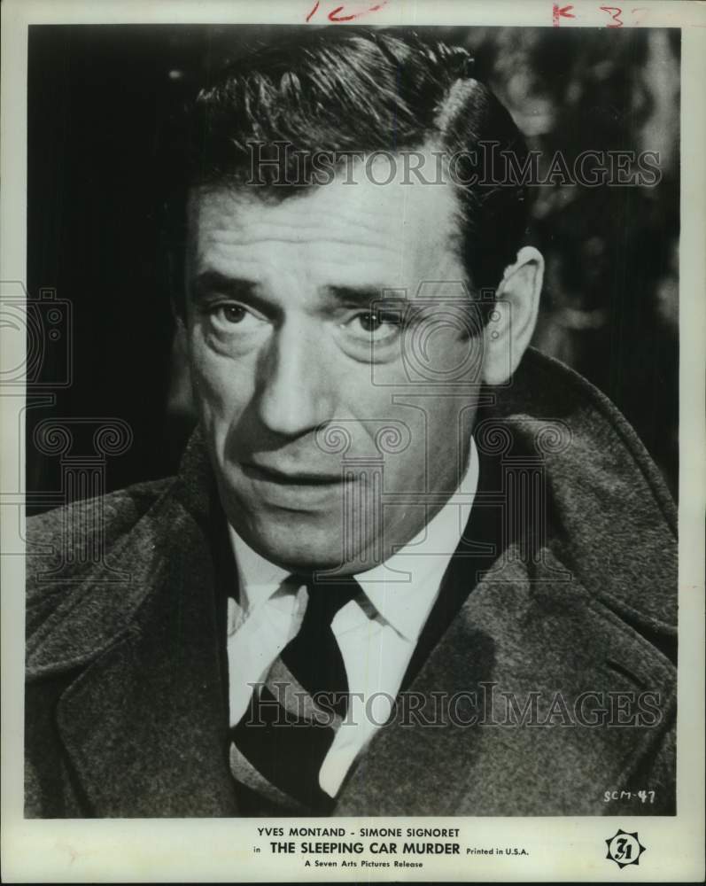 1966 Press Photo Yves Montand as Paris Detective in &quot;The Sleeping Car Murders&quot; - Historic Images