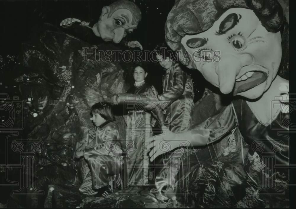 1988 Press Photo Scene from Mardi Gras Carnaval in Nice, France - Historic Images