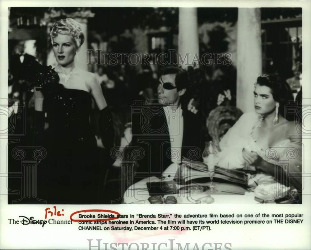 1993 Press Photo Actress Brooke Shields Stars in Adventure Film "Brenda Starr" - Historic Images