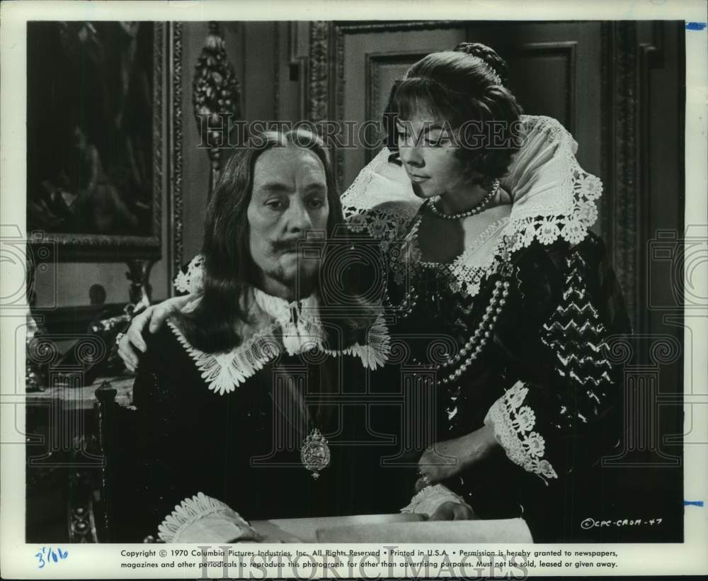1970 Press Photo Alec Guinness, Dorothy Tutin in Scene from "Cromwell" - Historic Images