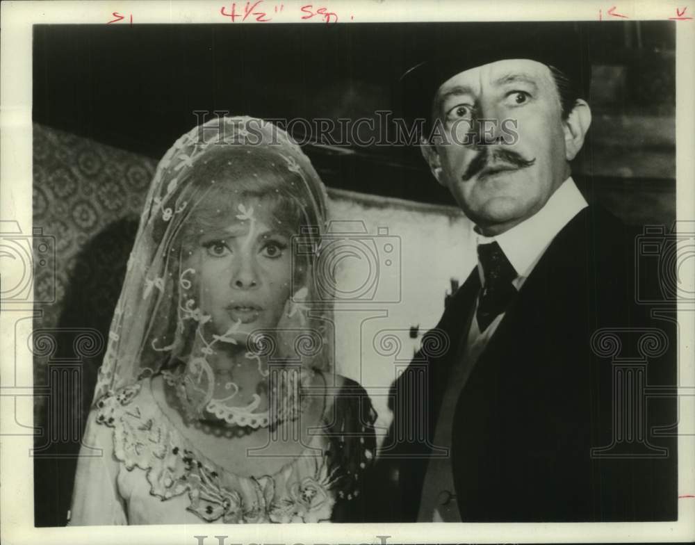 1970 Press Photo Alec Guinness, Gina Lollobrigida star in CBS&#39; &quot;Hotel Paradiso&quot; - Historic Images