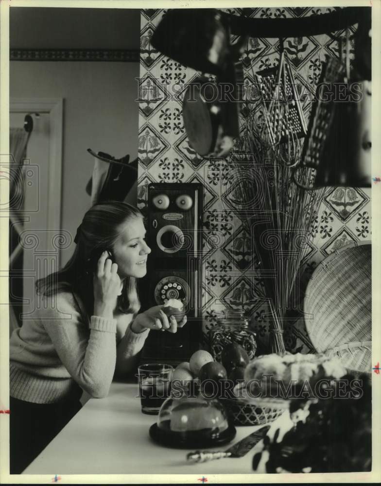 1980 Press Photo Young woman talks on Bell System telephone, an 1882 replica - Historic Images