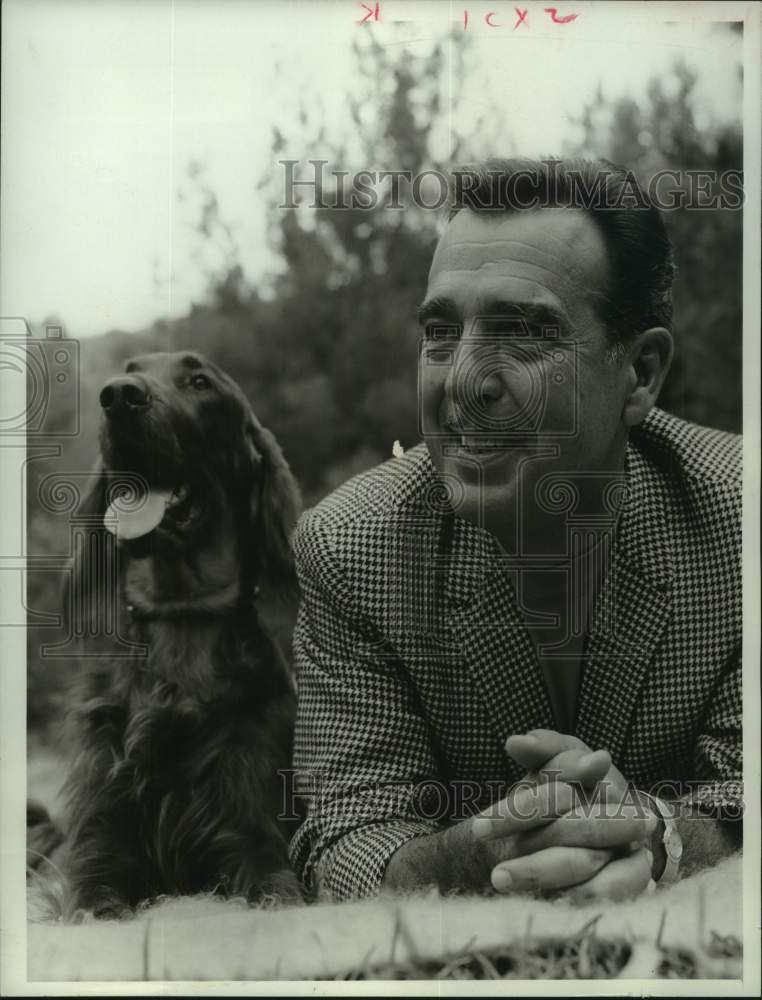 1968 Press Photo Country Singer Tennessee Ernie Ford with dog - Historic Images