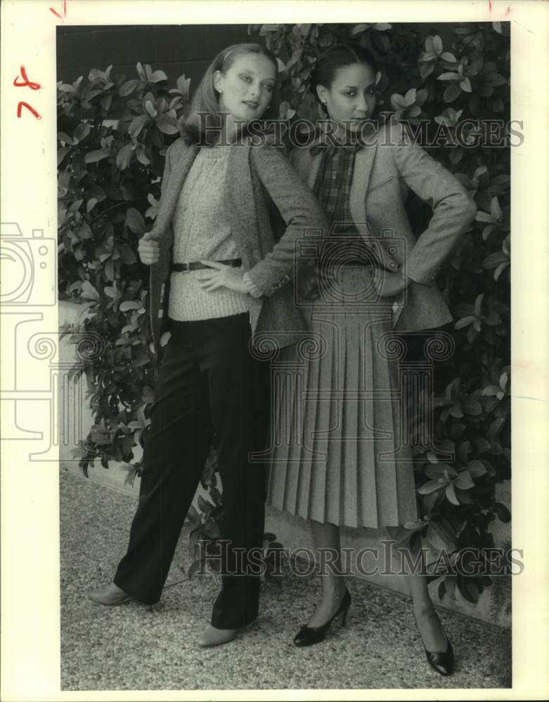 1980 Press Photo Modeling fall women&#39;s fashions in Houston - Historic Images