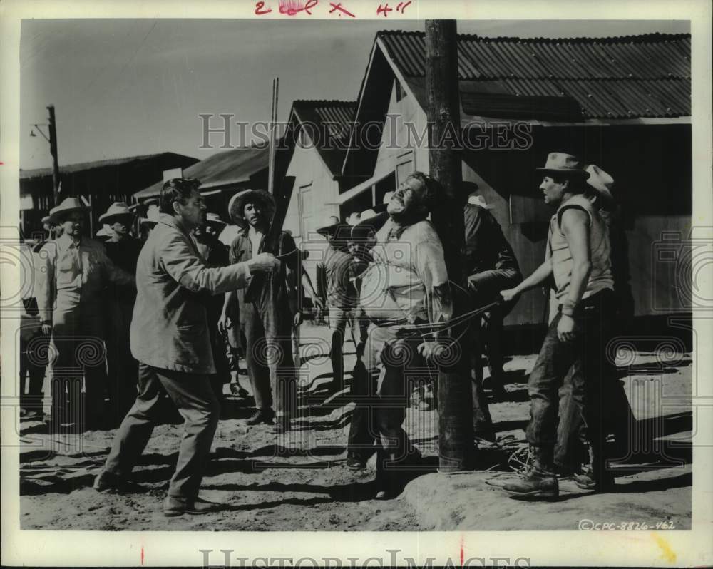 1966 Press Photo Glenn Ford and others Deal with Rabies in the Movie &quot;Rage&quot; - Historic Images