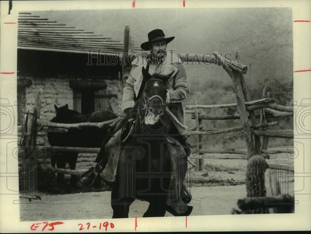 1980 Press Photo Actor Charlton Heston Stars as Lawman in &quot;The Last Hard Men&quot; - Historic Images