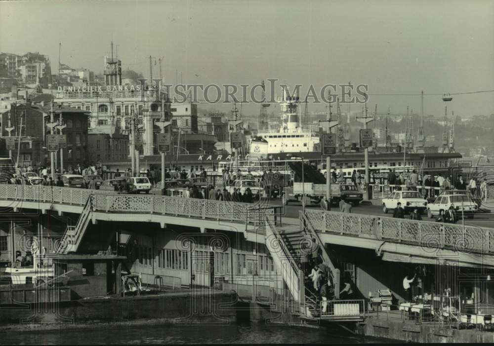 1987 Pontoon Galasta Bridge over Golden Horn inlet in Istanbul - Historic Images