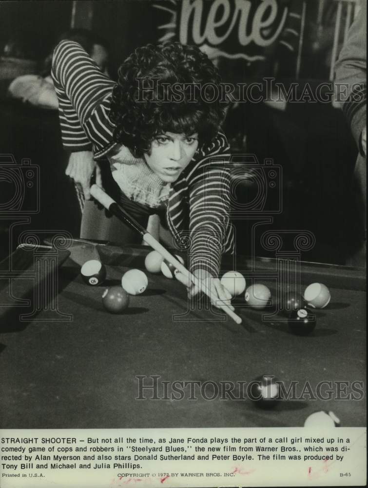 1972 Press Photo Jane Fonda shoots pool in scene from &quot;Steelyard Blues&quot; - Historic Images