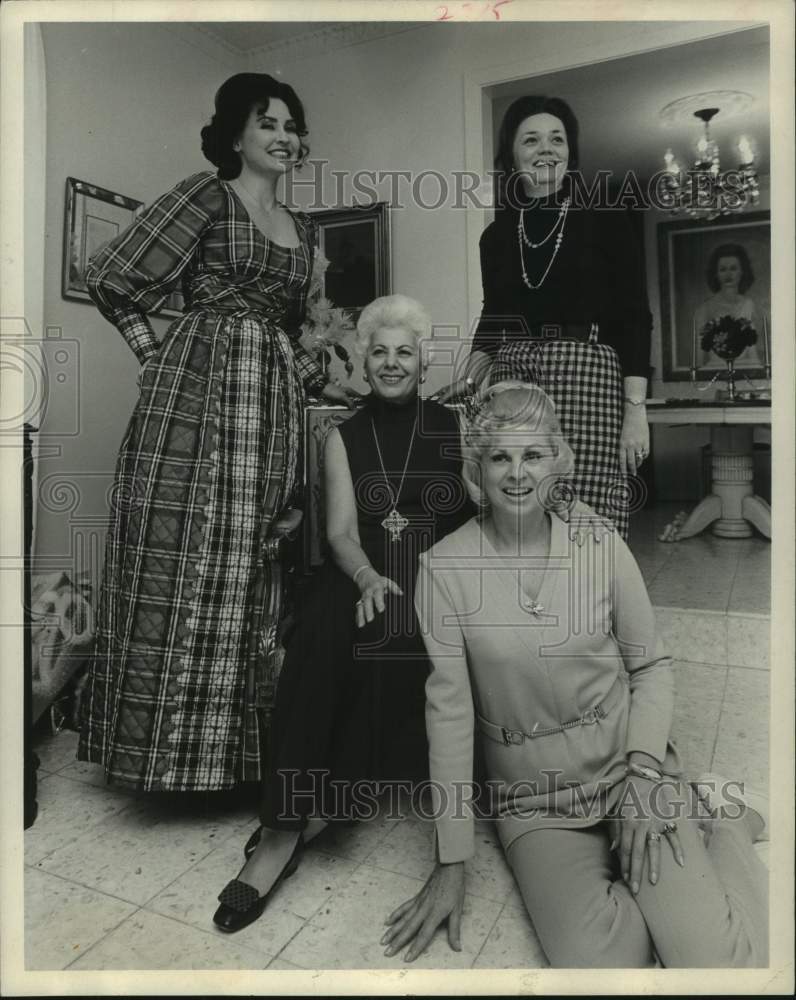 1970 Press Photo Warner Roberts, Ann Vasos, Jean Moxon and Ann Hodges - Historic Images