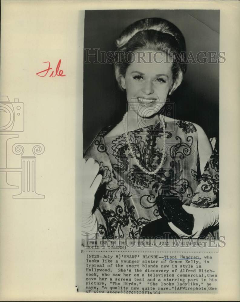 1964 Press Photo Actress Tippi Hendren Stars in Alfred Hitchcock's "The Birds" - Historic Images