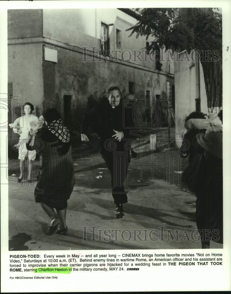 1997 Press Photo Charleston Heston in scene from "The Pigeon That Took Rome" - Historic Images