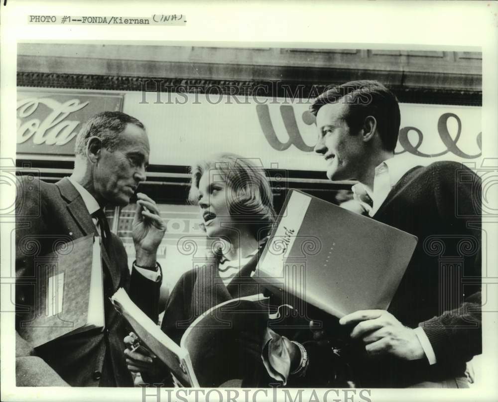 1964 Press Photo Henry, Jane and Peter Fonda Stand Outside in New York - Historic Images