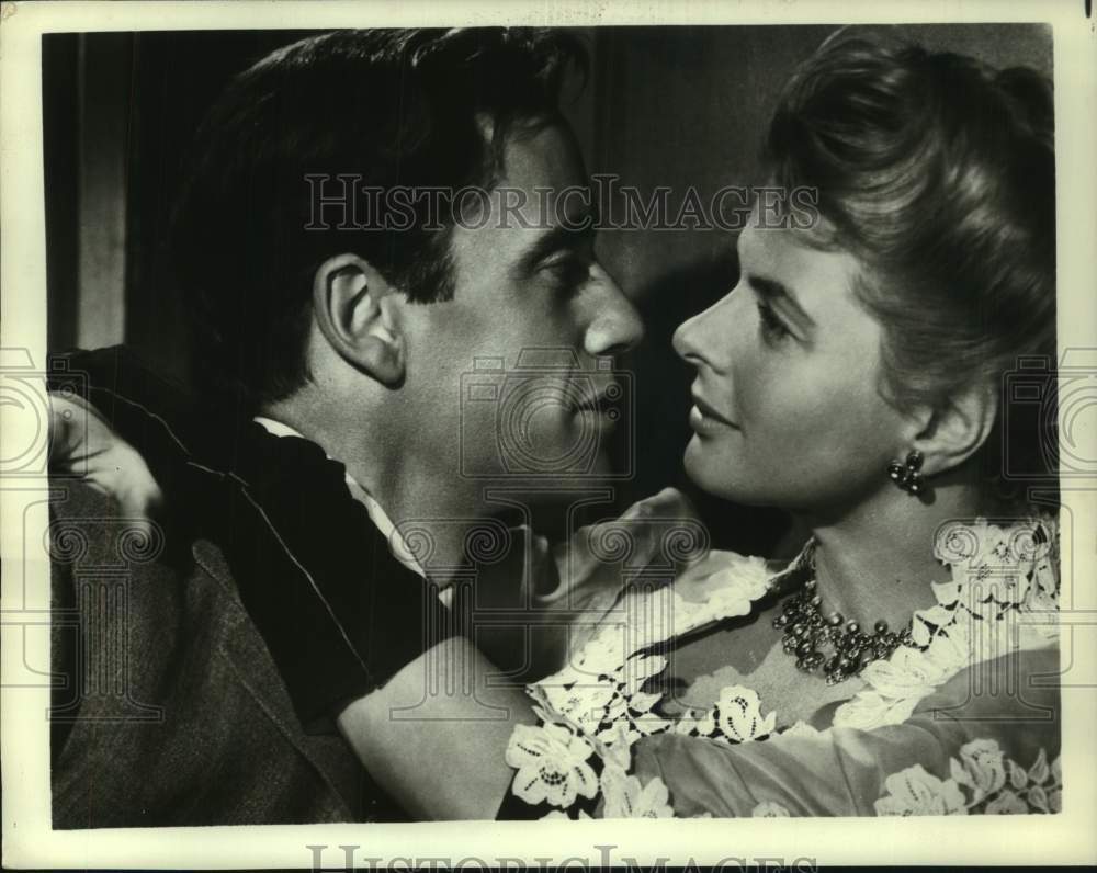 1972 Press Photo Actress Ingrid Bergman and Mel Ferrer in Movie Scene - Historic Images