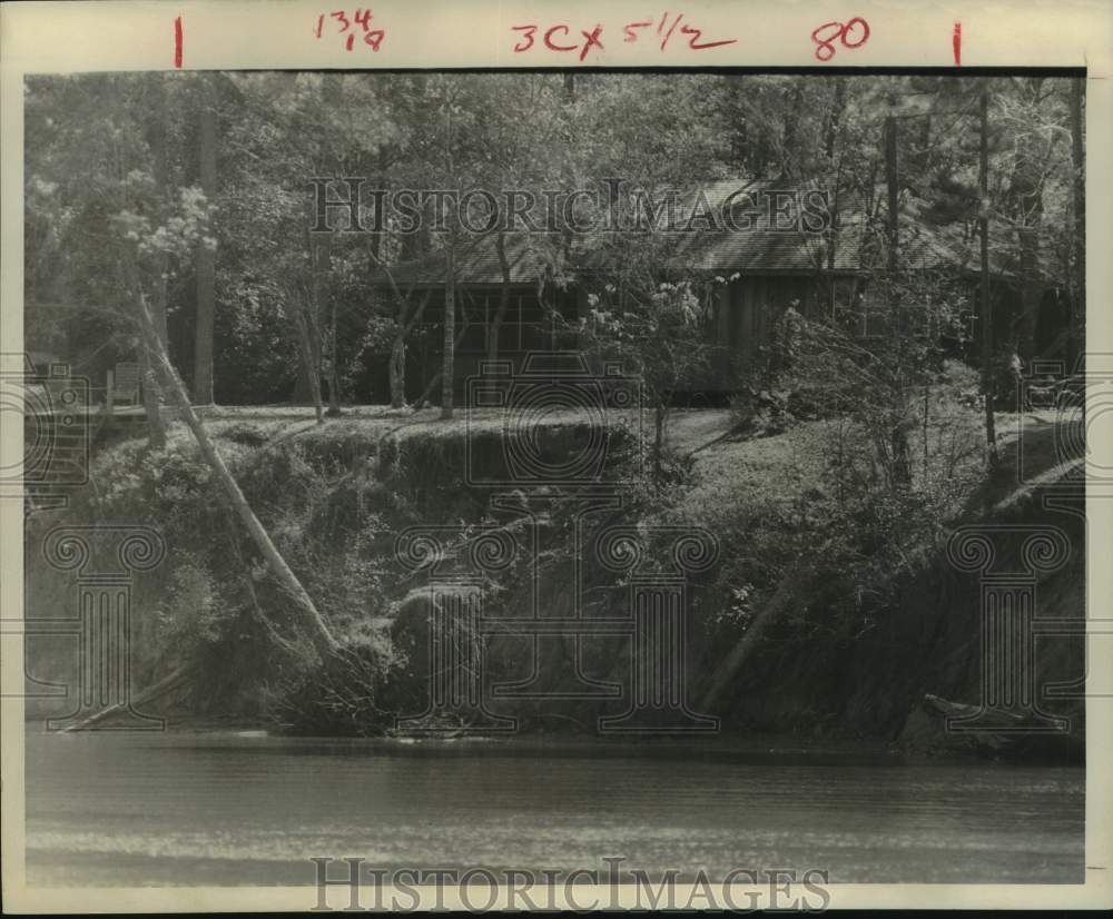 1970 Home Above Eroding Banks of San Jacinto River, Houston - Historic Images