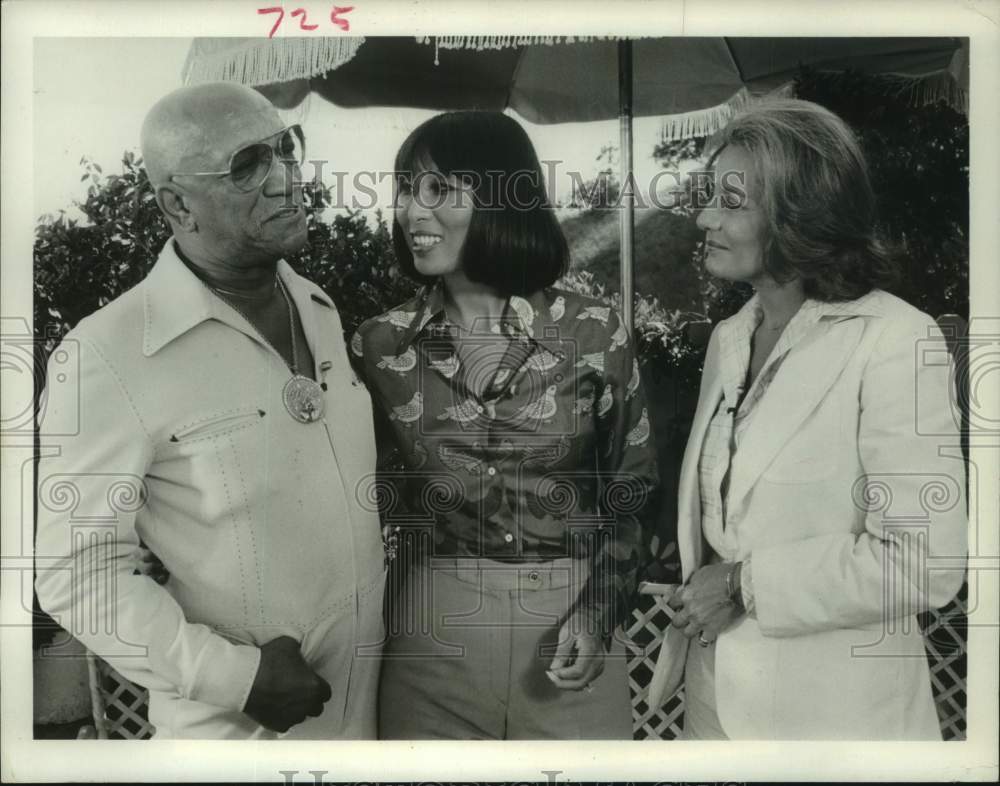 1977 Press Photo Redd Foxx, Joi Foxx, Barbara Walters on Barbara Walters Special - Historic Images